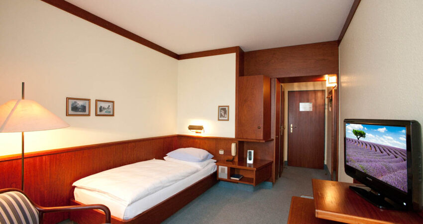 Leine Hotel; Pattensen;